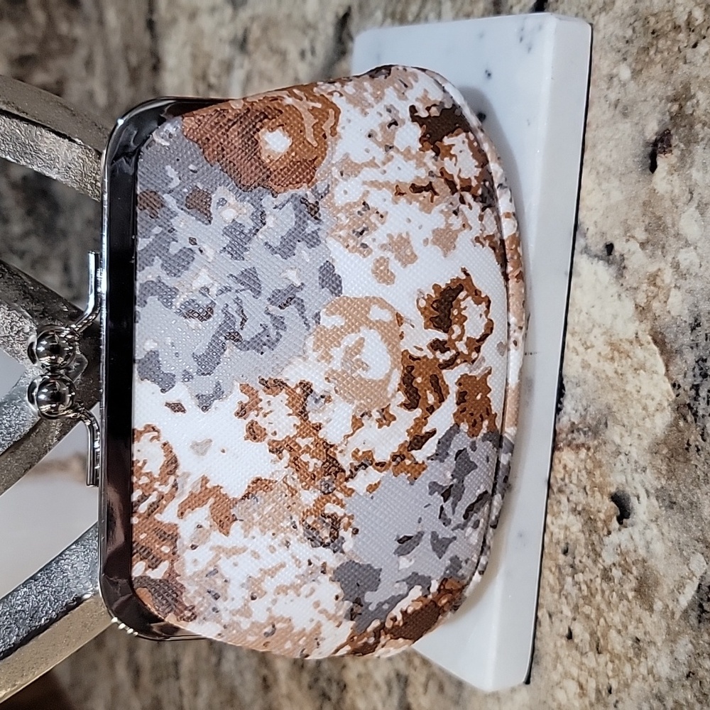 COACH EUC Kisslock Coin Purse - Picture 3 of 4